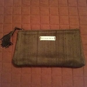 NWOT - VICTORIA'S SECRET MAKE-UP  BAG